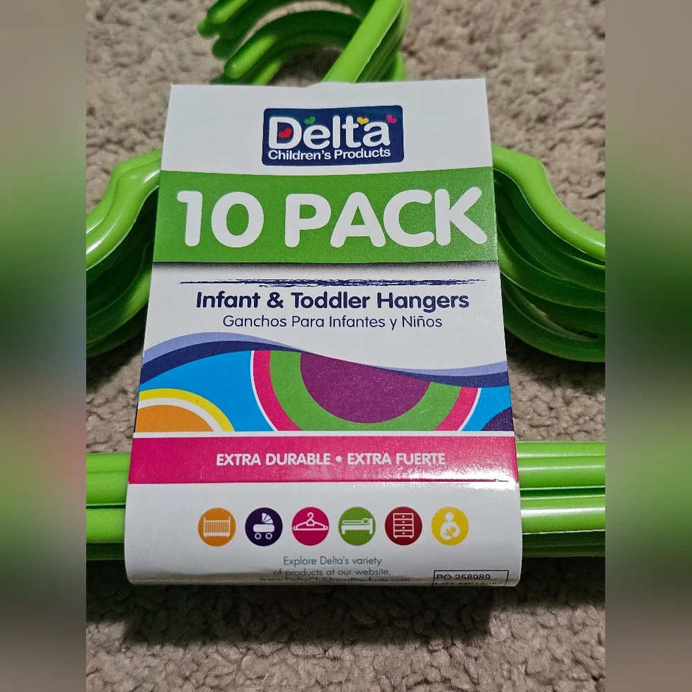 NWT Infant / Toddler Green Plastic Clothes Hangers - Set of 10 New